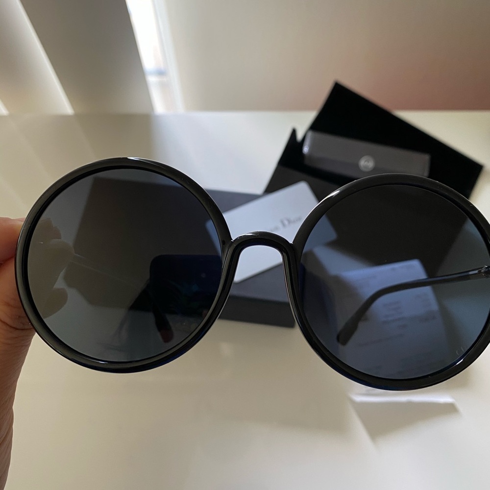 New! 🌞🕶️✨ Christian Dior sunglasses - Picture 4 of 4